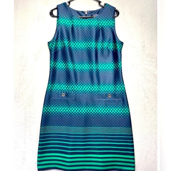 Tommy Hilfiger Dresses & Skirts - Tommy Hilfiger dress size 12 excellent condition faux pockets super cute 🥰
